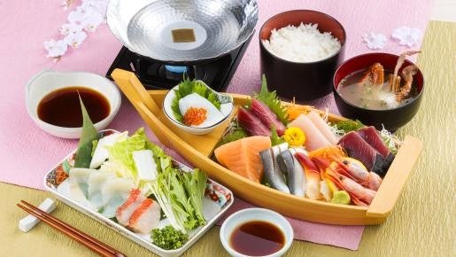 <Web割対象商品>【キングツアーバス旅】牧之原お茶摘み体験&小泉八雲朗演会 9種海鮮宝船・ふぐと金目鯛の紅白しゃぶしゃぶ〔明大前・新宿発〕3